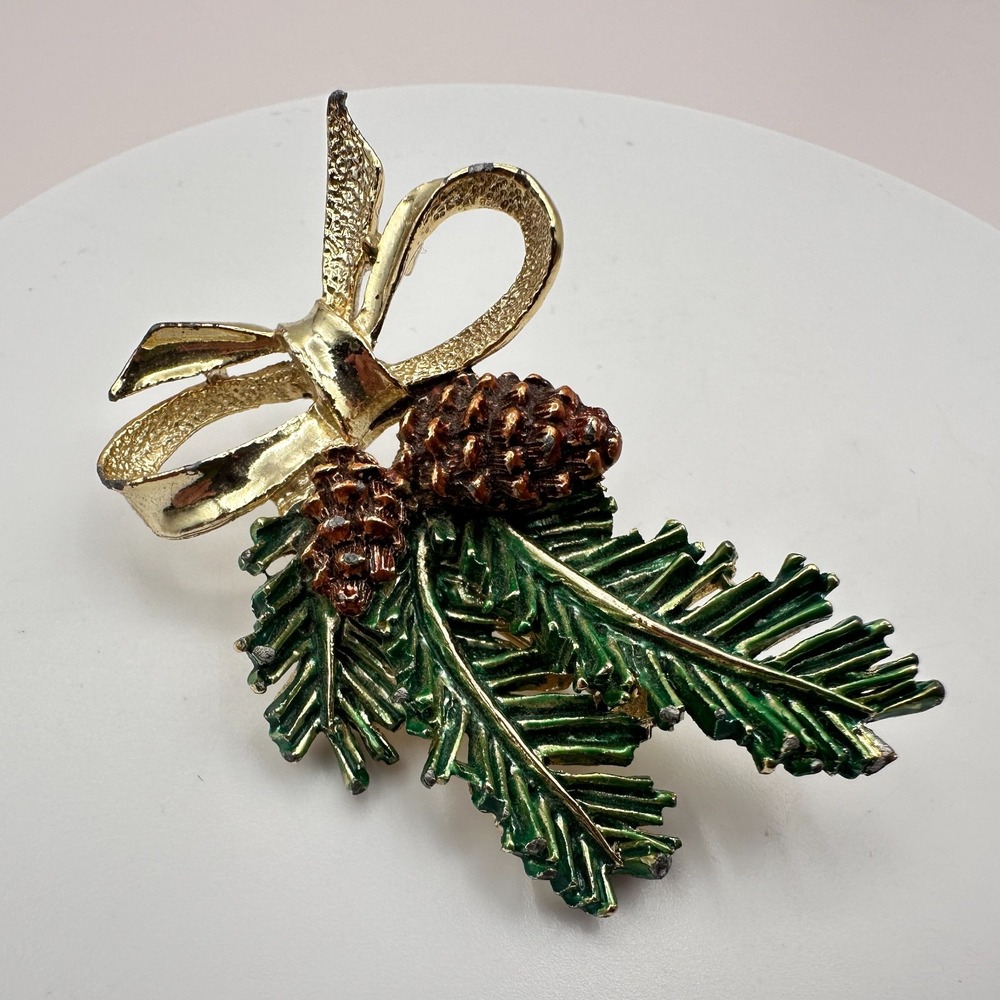 Vintage 80s Christmas Pine Needle Gold Tone Bow Brooch Enamel Pinecone Holiday